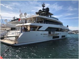 Custom Line Navetta 33