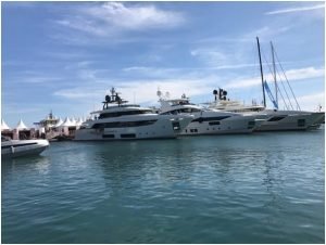 Custom Line Navetta 33