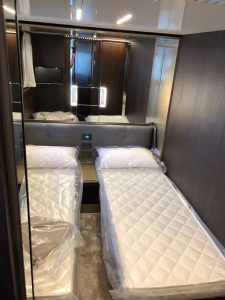 Ferretti 850
