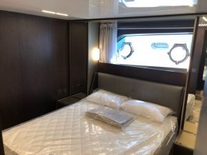 Ferretti 850