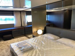 Ferretti 850