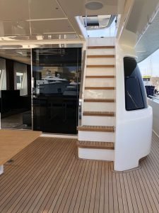 Ferretti 850