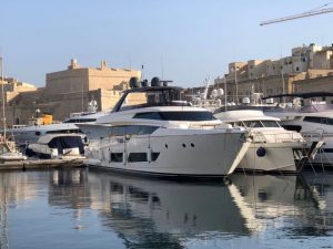 Ferretti 850